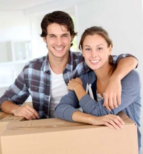 Happy couple with Viktoria.ca moving boxes
